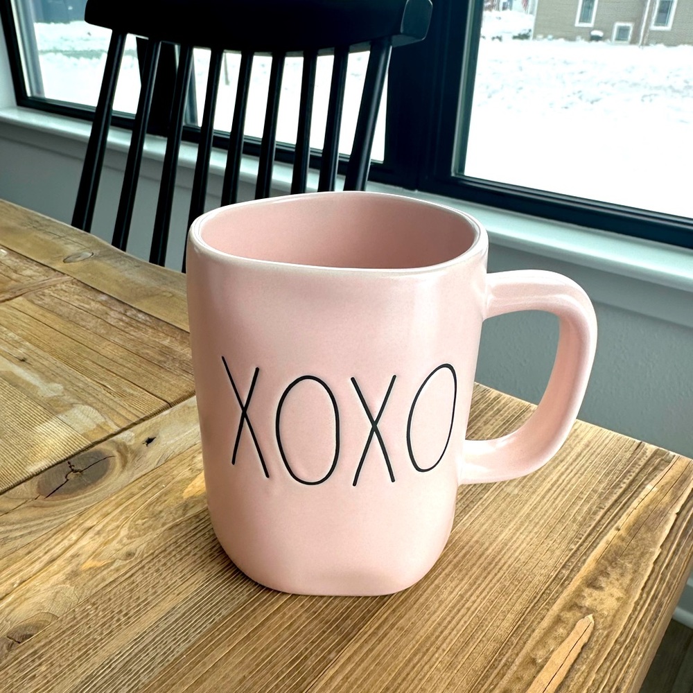 Rae Dunn XOXO mug